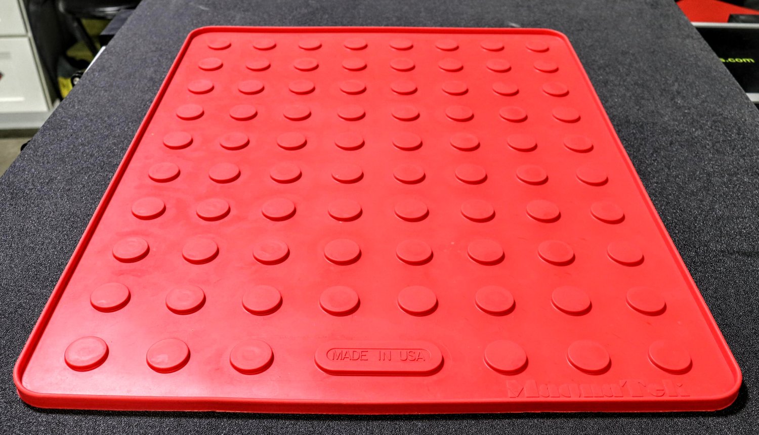 MagnaTek 21 x 17 Red Magnetic PDR Tool Mat — Keco Tabs